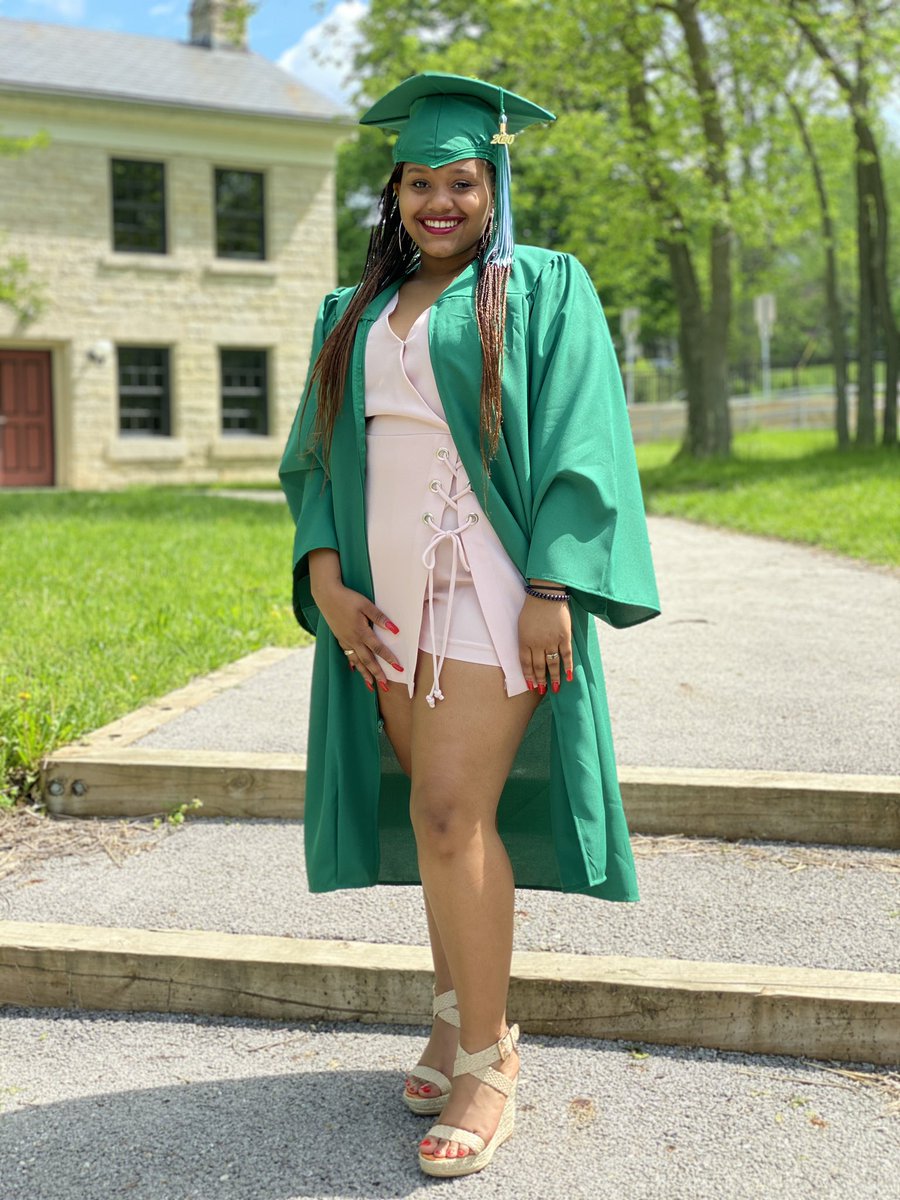 RobynAl96395345's tweet photo. #DCSClassof20  Farewell Coffman ✌🏿 https://t.co/tHq0YVg7kO