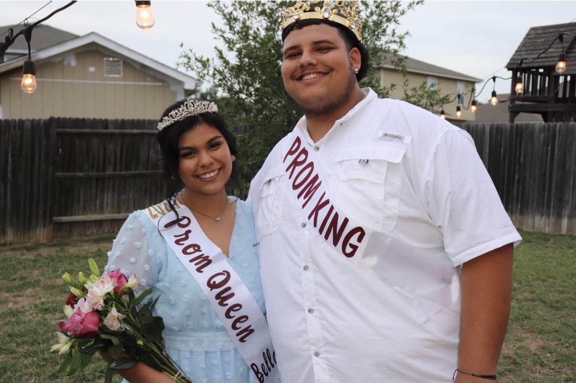 Isabellae08's tweet photo. Quarantine prom was a success! Thank you to all my family and my love! ✨ https://t.co/AkyAOjzDNU