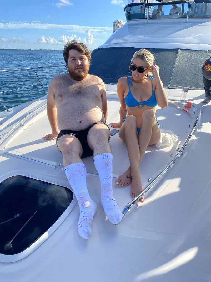 fortnite players with their egirl in the call