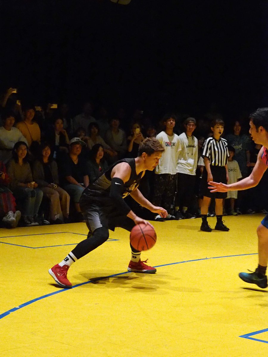 a_saaaaaa's tweet photo. ２年前の昨日は増子さんのsome観に行ってたみたい🙂🏀

黒ユニアームスリーブ姿めっちゃかっこいいな😍
この時から一眼持ってればもっと撮れたのにーと後悔😭😭😭

今シーズンのsomeはいつになったら開幕出来るのかなぁ…

#増子匠
#KIDROC
#SOMECITY https://t.co/k3uodpCWbf