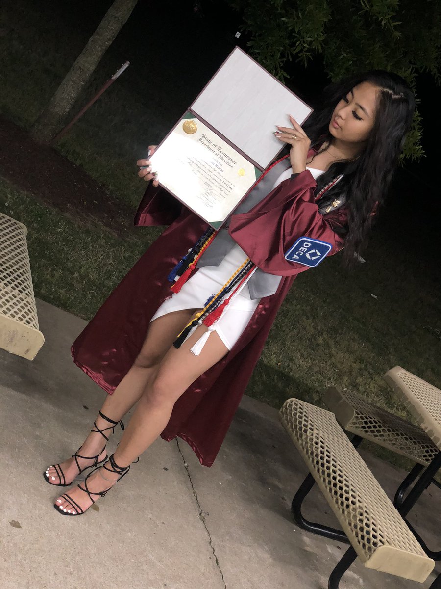 thehannahreams's tweet photo. your fav asian graduated 🥳 https://t.co/ZosyWiJXwg