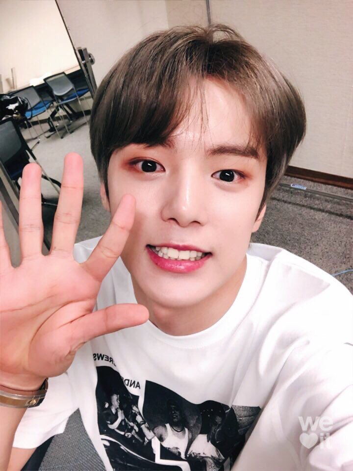  #MINHYUK being a squishy Bub; a thread