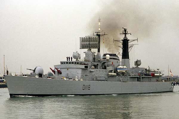 OnthisdayRN's tweet image. #OnThisDay 1982 Type 42 Destroyer HMS COVENTRY is lost during action with Argentine Aircraft in which several bombs hit. 19 sailors died, most of which were in the Operations Room and Dining Hall areas where bombs hit. @falklands_utd @RoyalNavy #LestWeForget