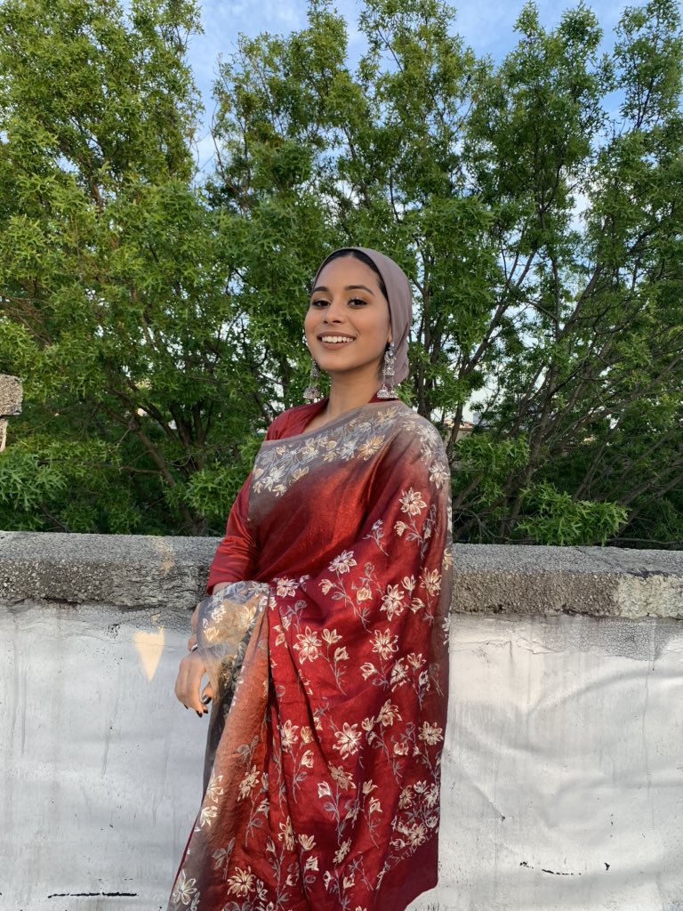 shanjidaye's tweet photo. My mom bought this sari 25 years ago &amp; I decided to wear it for Eid this year. Eid Mubarak everyone ✨ https://t.co/ybrptItYAk