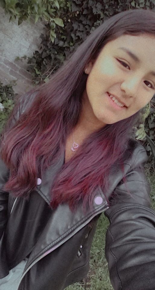 PpteamValNui's tweet photo. Holi ❤
Soy Vale pero me gusta que me digan Val
* Tengo 15 
* Soy de México
* Me encanta bailar
* Soy #TeamMusas 🤭 mitad Lesslie y mitad Karen
* Mi color favorito es el Rosa y el Azul 
#IntegracionPolinesia
-
PSD: Creo que la cuarentena me afecto mucho vean el cambio 🤭 https://t.co/XoKWPFlR38
