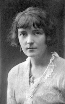 day 11 : katherine mansfieldnew zealand modernist short story writer and poet; woolf considered her as the only writer of whom she was jealouslovers include māori tribal leader maata mahupuku, artist edith bendall, and later possibly dora carrington and dorothy brett (3)