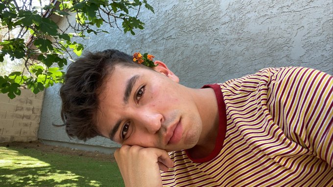 Watch that bitch's leaked NSFW photo on TwXstars