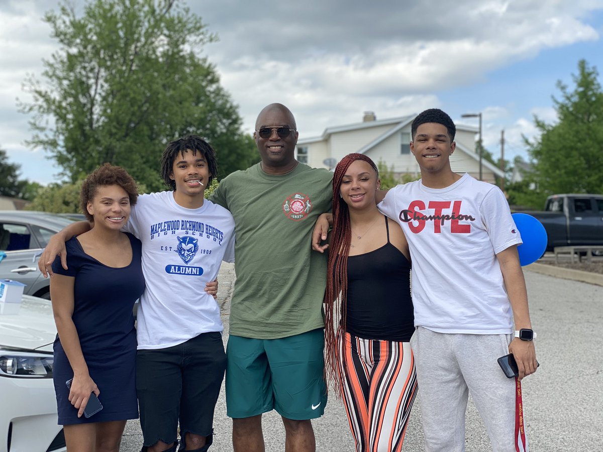 LarryLDCConley's tweet photo. Courtland Ryan Conley is the last one out. Officially graduated from high school. Now all 4 siblings are ready 4 the world. Whew! #blessings https://t.co/lpDST1Ug2i