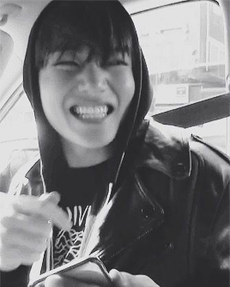 a thread to cheer you up- taehyungs smile