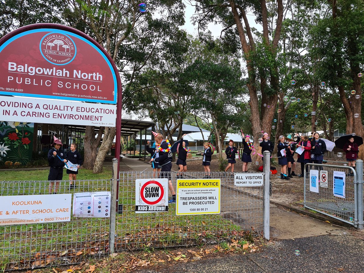 We welcomed everyone back this morning with happy tunes, bubbles and our Kindys waved goodbye to their parents at the gate and walked in with their Yr 6 buddies. An amazing atmosphere! Thanks parents for the support and understanding! <a href="/NSWEducation/">NSW Dept of Education</a> <a href="/mscott/">Mark Scott</a> <a href="/dizdarm/">Murat Dizdar</a>