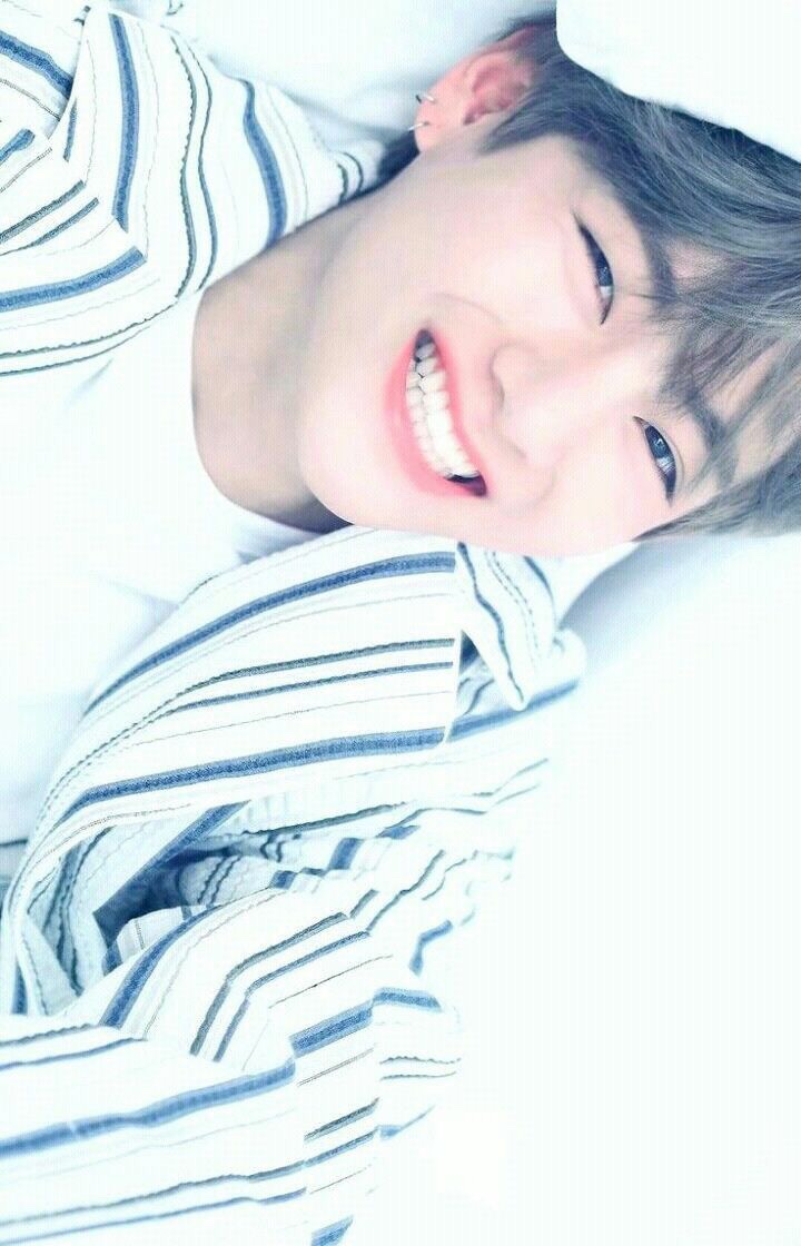 a thread to cheer you up- taehyungs smile