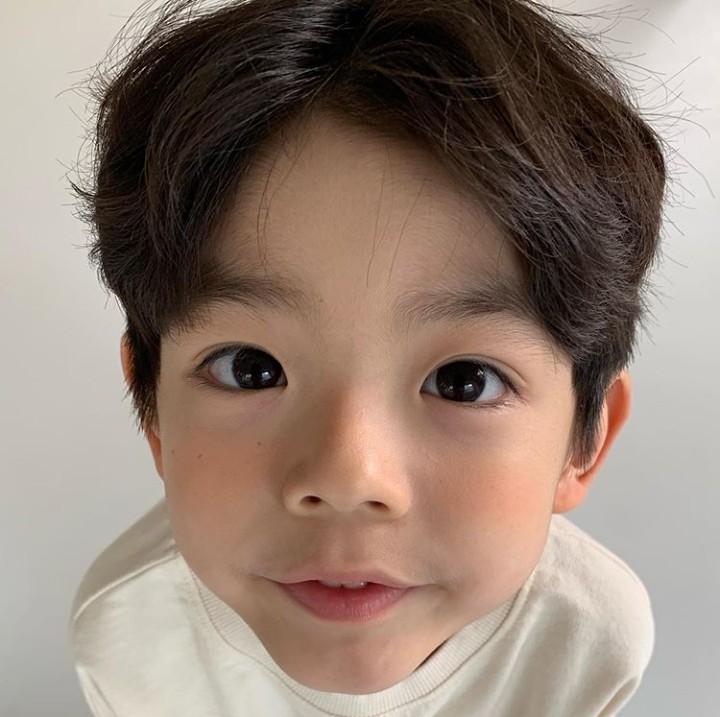 4O4_twt's tweet photo. Con Matheo, justo antes de irnos en nuestro pequeño viajecito, vinimos a ver a mi soulmate preciosa presentarse en su comeback con las chicas de RVenetian. ¿Ya vieron el MV? DEBERÍAN, deleitense con estas mujeres talentosas. Las queremos, fightin!!
#RVENPOWER #CBRVENT #GASPAR_404 https://t.co/8lnNrlz8qL