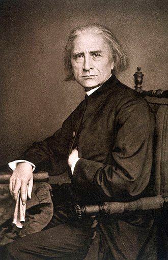 Claudia_vcello's tweet image. ... Todo lo que alguna vez se ha sufrido vuelve otra vez frente a uno... Liszt conoce bien la influencia que tiene en la gente, porque siempre fija la vista en uno de nosotros cuando toca y creo que trata de retorcer nuestros corazones... 

#RomanticPerformingPractice
#MehrLicht