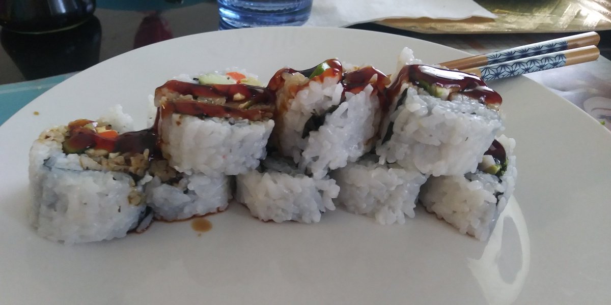 ZeuSlay's tweet photo. Today its sushi day https://t.co/pKtoV1yRfU