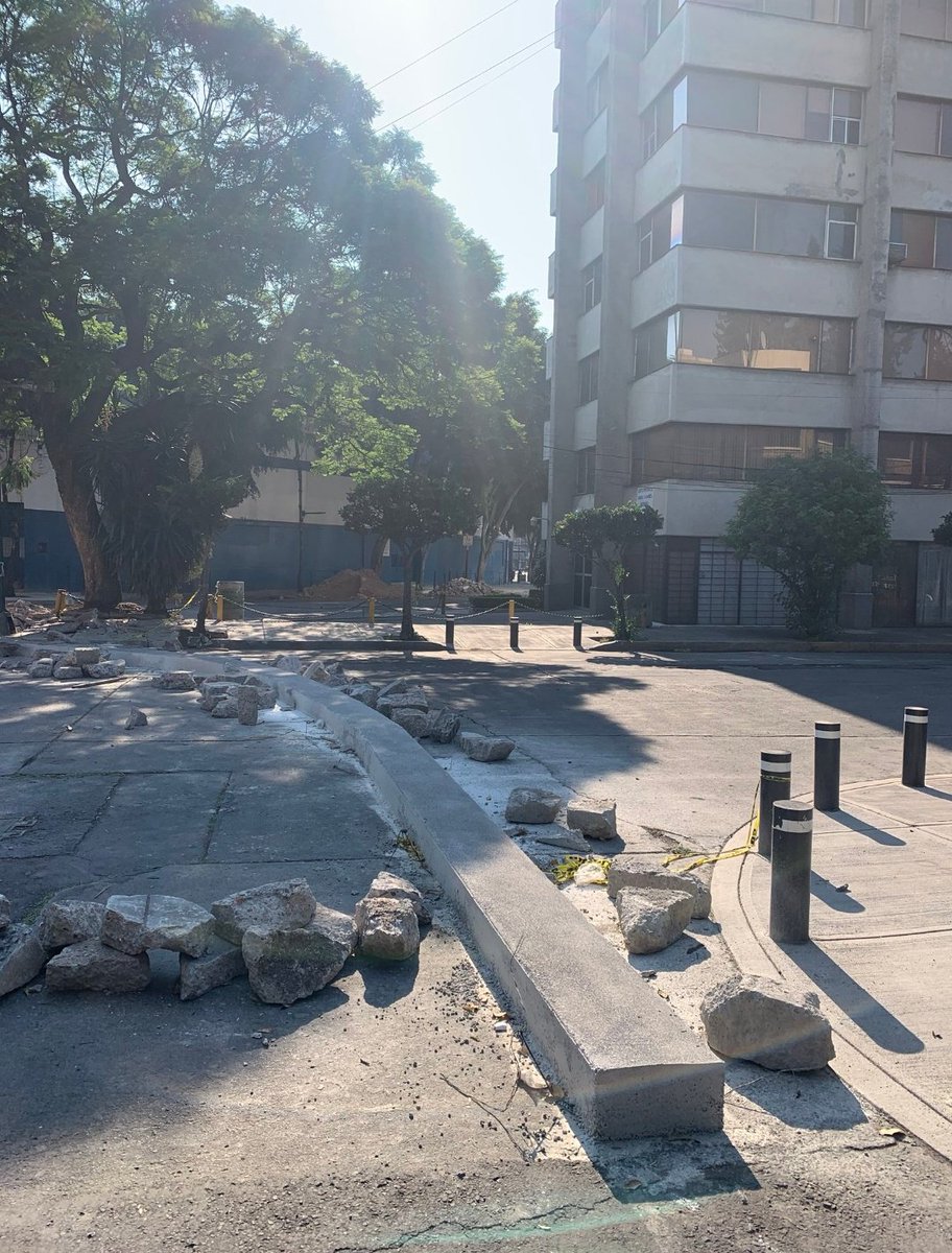 cddelosdeportes's tweet photo. Pues felicitamos a nuestros representantes que aprobaron y utilizaron el dinero de los parquimetros para esta obra absurda.

Ya no hay nada que hacer. La justificación es que ya se voto, se aprobó y se libero el recurso. https://t.co/jFgEHwxXDm