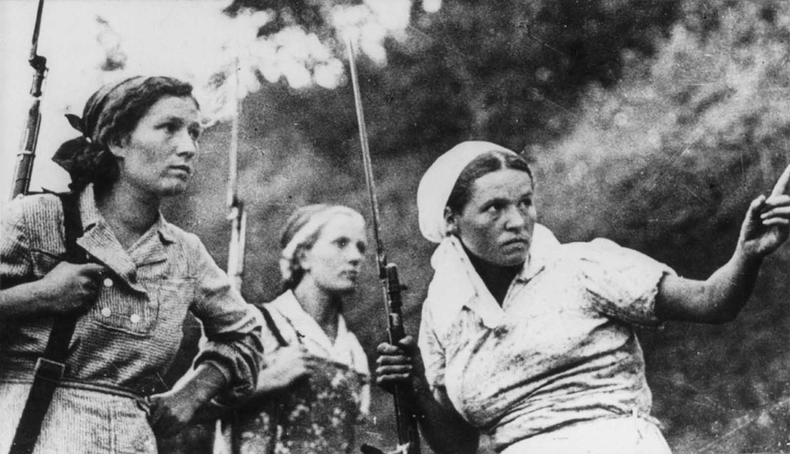 Carlos Alberto Cardozo Cardozo on Twitter: &quot;Tres guerrilleras comunistas en  la Unión Soviética (1922-1991), durante la II Guerra Mundial (1939-1945). …  &quot;