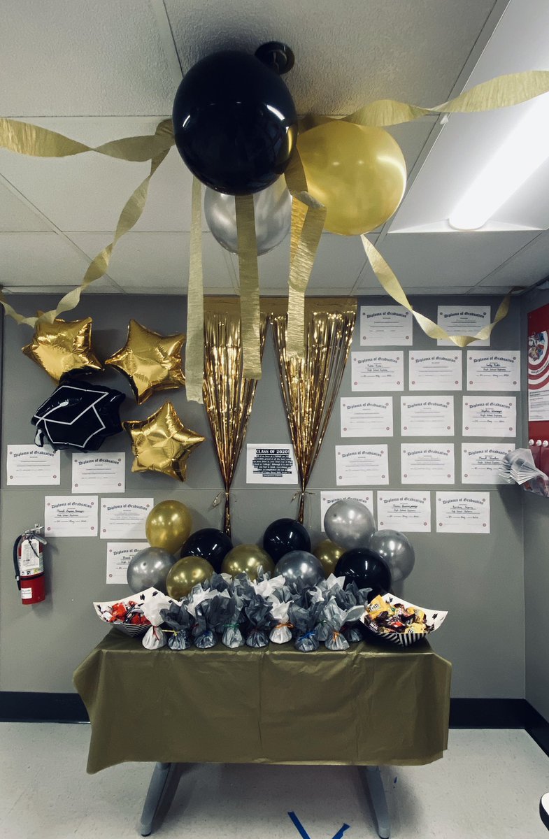 BryanJGTarget's tweet image. HUGE CONGRATULATIONS TO THE CLASS OF 2020!

It’s been a rough few months, but our seniors at #T0069 are still spreading #JOY while trying to finish off their school year STRONG💪🏽

We are ALL so proud of you and cant wait to see the future leaders you’re all meant to be! 

🎓🎓🎓