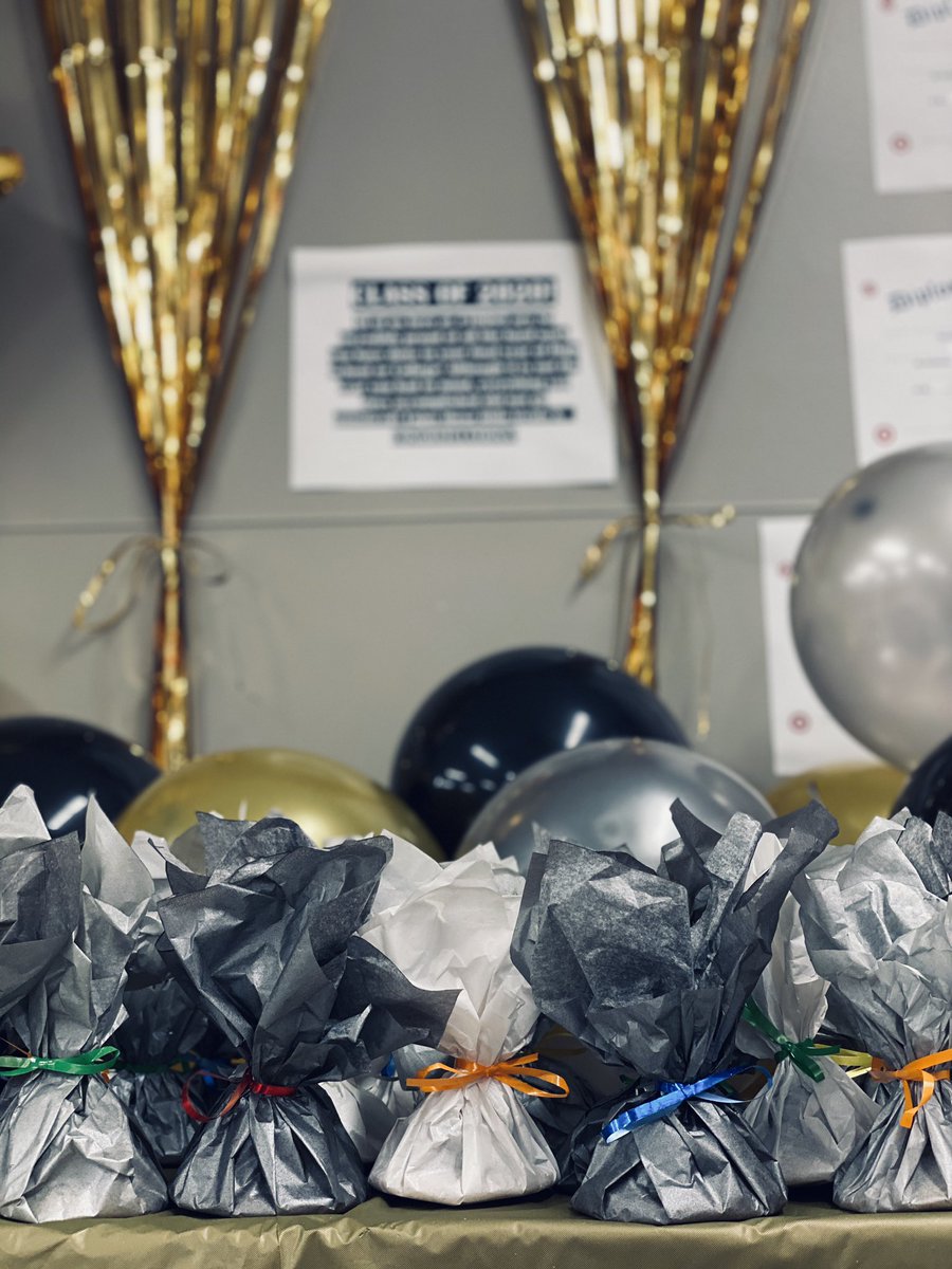 BryanJGTarget's tweet image. HUGE CONGRATULATIONS TO THE CLASS OF 2020!

It’s been a rough few months, but our seniors at #T0069 are still spreading #JOY while trying to finish off their school year STRONG💪🏽

We are ALL so proud of you and cant wait to see the future leaders you’re all meant to be! 

🎓🎓🎓