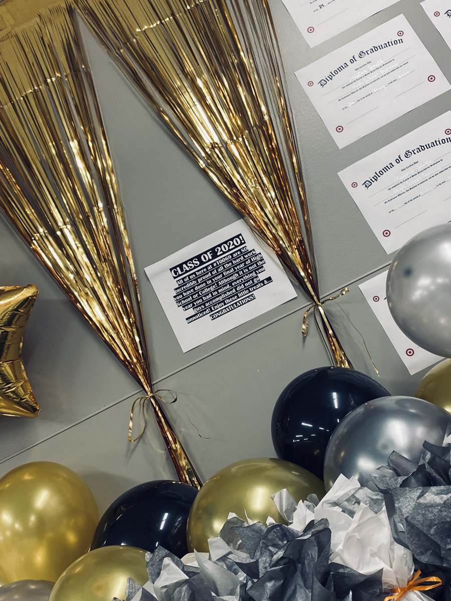 BryanJGTarget's tweet image. HUGE CONGRATULATIONS TO THE CLASS OF 2020!

It’s been a rough few months, but our seniors at #T0069 are still spreading #JOY while trying to finish off their school year STRONG💪🏽

We are ALL so proud of you and cant wait to see the future leaders you’re all meant to be! 

🎓🎓🎓