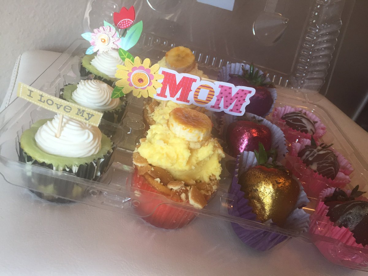 DessertsVibes's tweet photo. Can we re-cap Morhers Day!!!!!
#DallasTX #cheesecake #islandvibesdesserts #SmallBusinessIsEssential https://t.co/jIDojThBgE