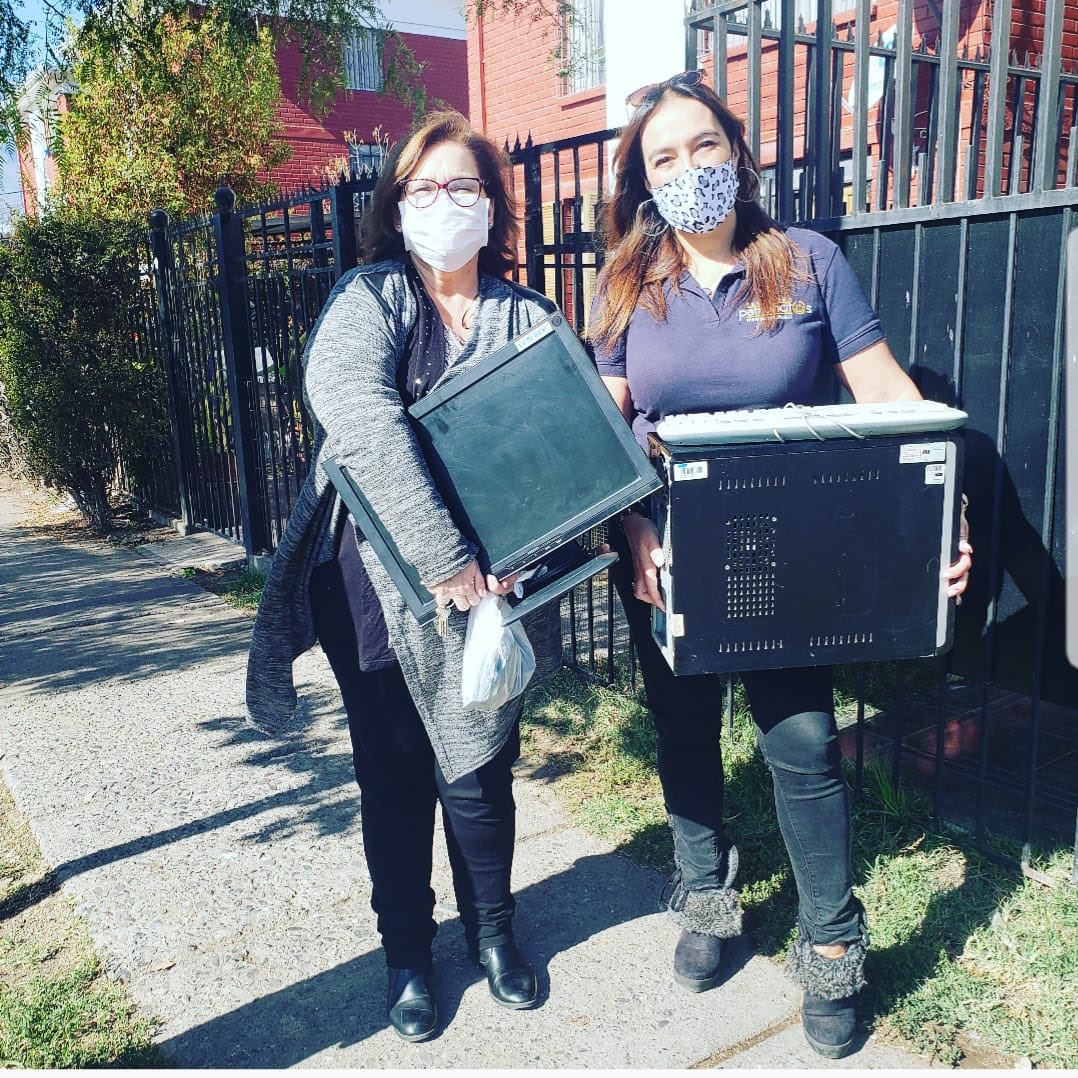 FundPatroncitos's tweet photo. #Patroncitos !!! Nuestra campaña #DONATUPC sigue a 1.000 !! Seguimos recibiendo Notebooks y Pc !! Si tienes uno que no usas y está “en buen estado” puedes donarlo y hacer que un Patroncito del Colegio San Luis Beltrán de Pudahuel que quiere esforzarse y estudiar, pueda hacerlo. https://t.co/iEXNlXvDsn