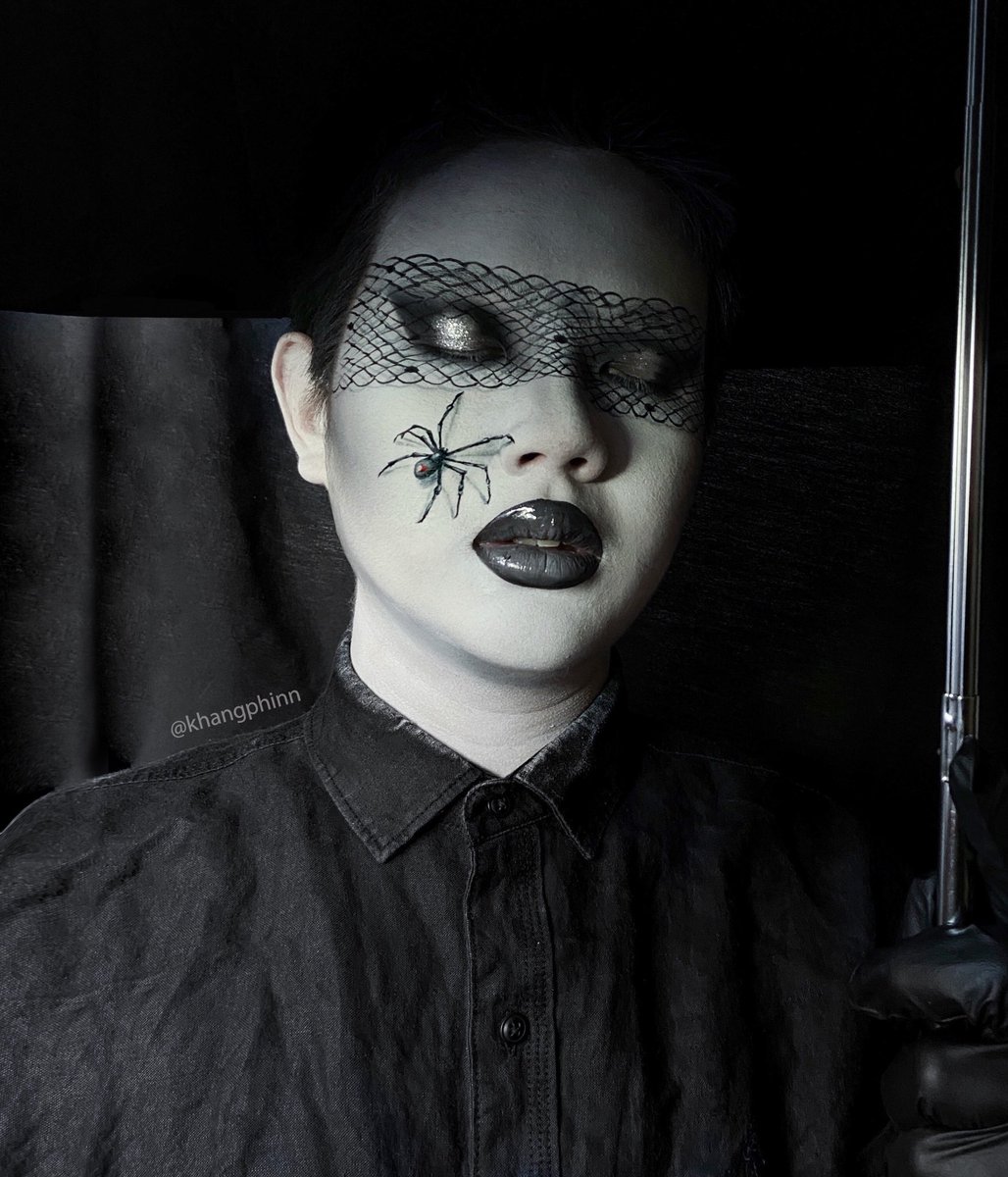 khangphinn's tweet photo. At my Ex’s Funeral 🕷 
Inspired by the #Cremated Collection by @JeffreeStar Cosmetics. Please help me tag him 🙏🖤
I couldn’t purchase the palette 😭 so I only used Weirdo and Druglord liquid lipstick from JSC for my lips. I will wait for the restock 🙏 https://t.co/ToXtopNVjE