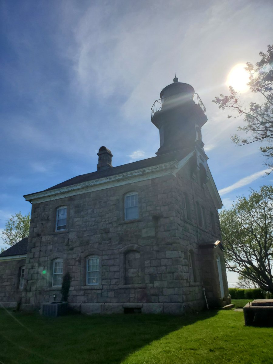 deb_h101's tweet photo. It was a beautiful day for a drive to the shore. #OldFieldLighthouse #Lighthouse #LongIslandNY #LongIslandSound #sundayvibes https://t.co/6qLLpNpy2V