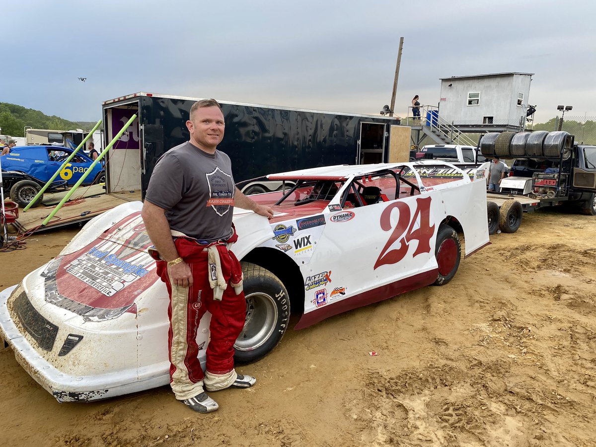 PRNAtTheTrack's tweet photo. After a winter of recovering from a huge street car crash (hit by a driver that blew through a stop sign.) @JimmyMorey is back enjoying racing at Jackson County Speedway #TeamWIX https://t.co/fkVvP57OKZ
