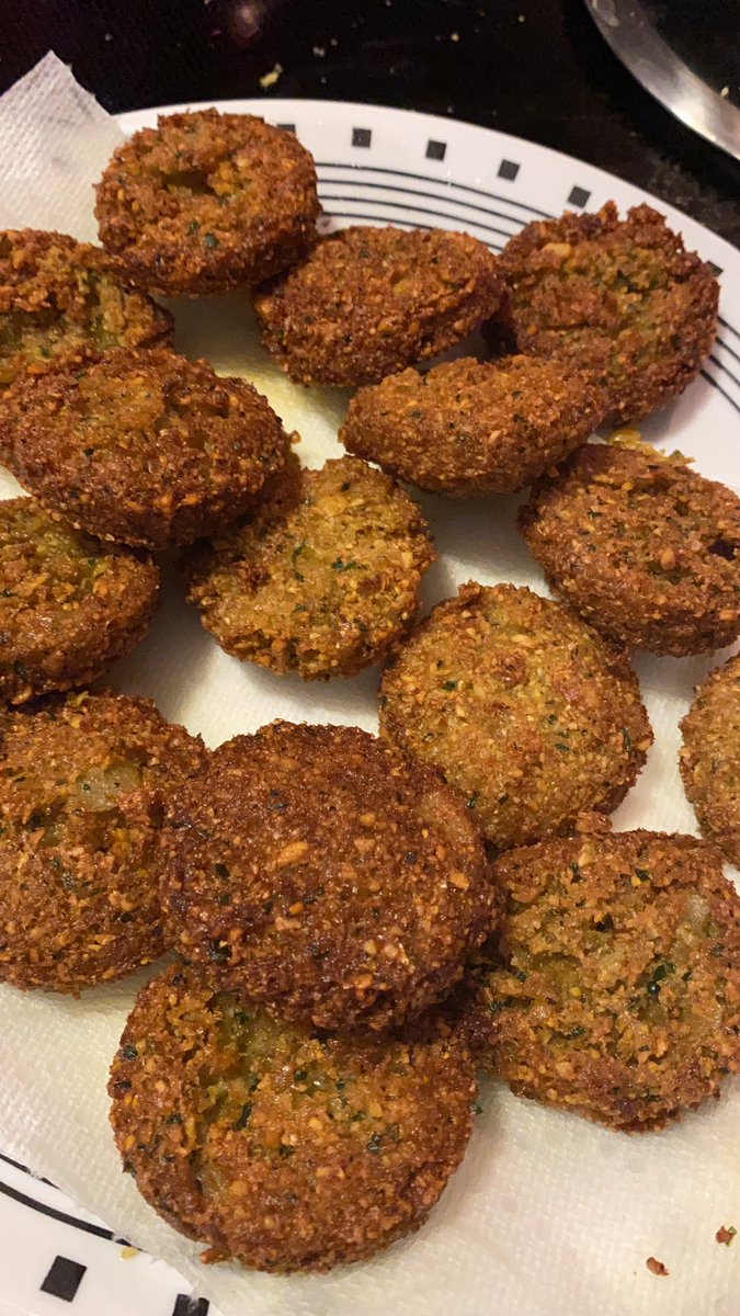 OlgaPena's tweet image. Palestinian Falafel 🧆 courtesy of my hubby!!! 😍😃
#multiculturalFamily👨‍👩‍👦
