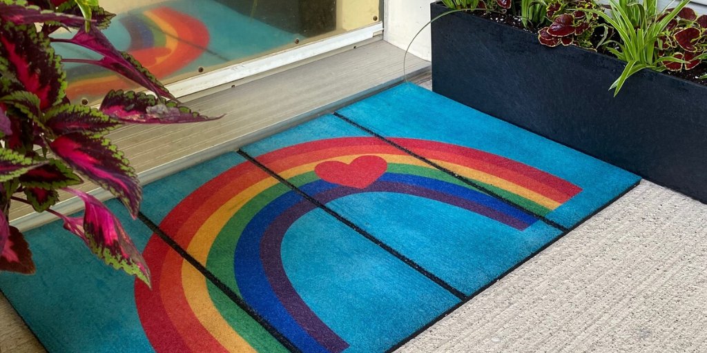 EDoormats's tweet image. Welcome home, health heroes!  

We are donating hundreds of cheerful #rainbowtrail #recycledrubber doormat to healthcare workers to thank them for their amazing strength and resilience during this #COVID19 battle! #ecoTrend #MultyCares #BrighterDaysAhead #cavabienaller