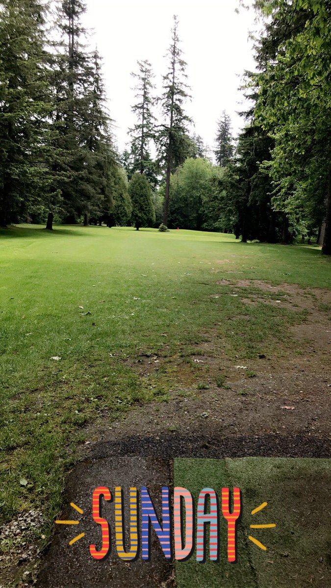 raw_sugar_'s tweet photo. First pitch and putt of the year 🏌️‍♀️⛳️ https://t.co/wk2tppLqFr