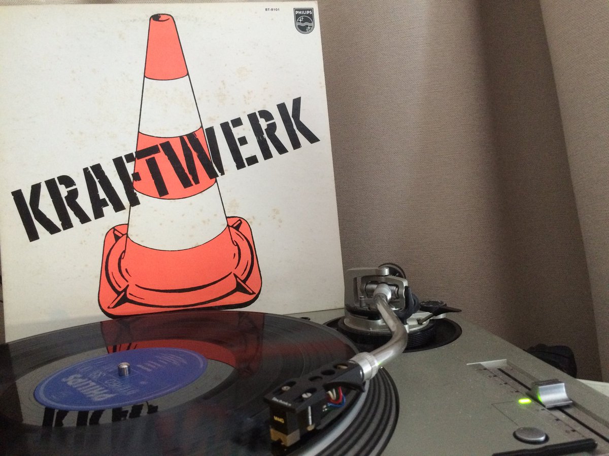 busaichedelic's tweet photo. #getupwithit muthafucka. #floriansaucerattack ♪Saturday night and I just got paid…gonna rip it up♪ #physicalgraffiti #djmrbs #theweekendisforvinyl #playlist #spinningrecords Somehow cannot find time to tweet irt. #inthemoment https://t.co/o4h64ICp4k