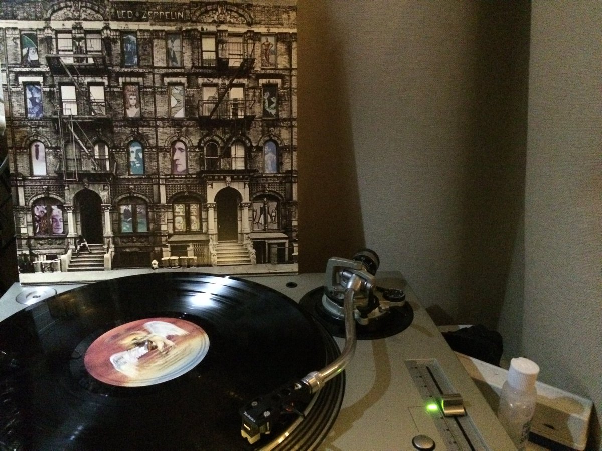 busaichedelic's tweet photo. #getupwithit muthafucka. #floriansaucerattack ♪Saturday night and I just got paid…gonna rip it up♪ #physicalgraffiti #djmrbs #theweekendisforvinyl #playlist #spinningrecords Somehow cannot find time to tweet irt. #inthemoment https://t.co/o4h64ICp4k