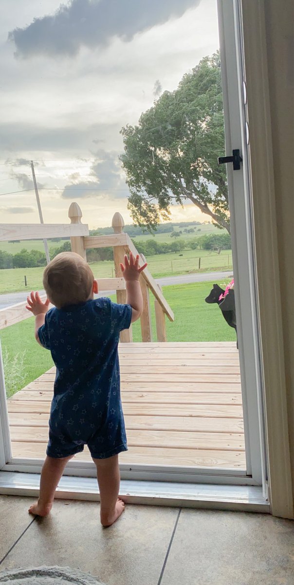 Keeping an eye out for storms. <a href="/tornadopayne/">David Payne</a> #SWOklahoma