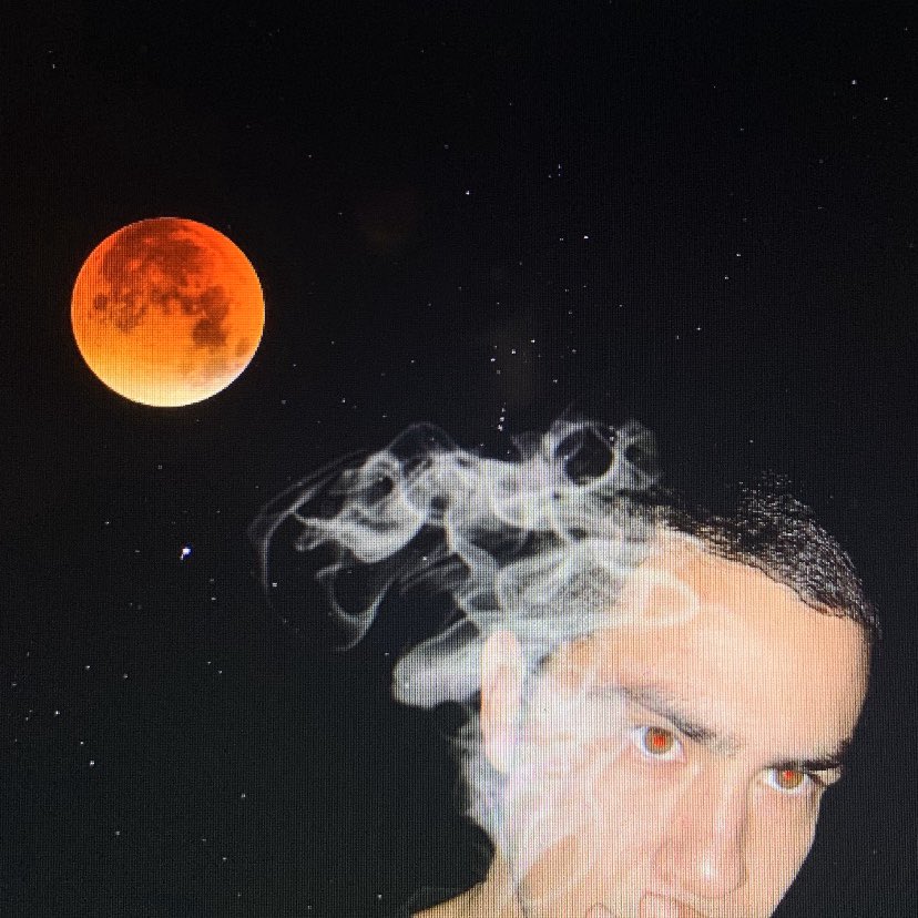 xwodie's tweet photo. Blood Moon https://t.co/LYw74tSxvf