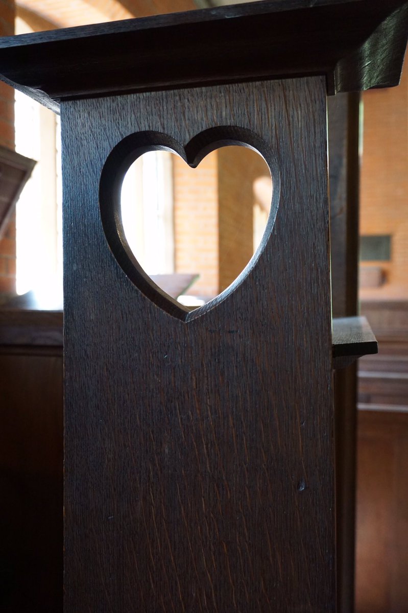 Cecil Fabian carved statues to fill niches around the altar. Sadly, these were destroyed by vandals in the 1990s. Fabian left little other work and died in poverty in London.6/8