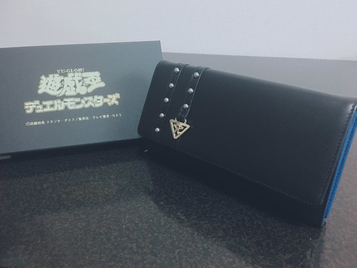 保志隼人 卵が割れて 一緒に入れていた私的ノクトっぽいお財布が大惨事に という事で これを機に財布を変えようと思う 遊戯王 の黒の財布か Banana Fishモデルの白の財布かで迷った結果 遊戯王の武藤遊戯モデルのお財布にしました Bfのはまだ貰っ