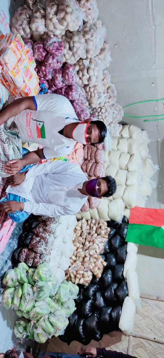 pfi_india's tweet photo. Murshidabad, West Bengal members distributed Eid gifts to needy on account of #EidAlFitr 
@PFIOfficial 

#PopularFrontEidGift https://t.co/WPlQZQSXN4