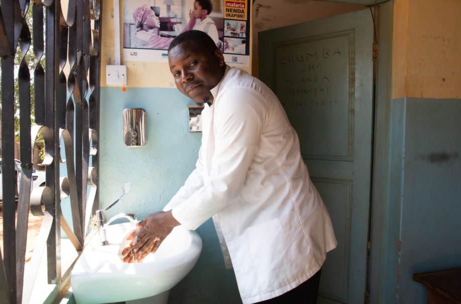 In developing countries, 1 in 3 healthcare facilities do not have clean water on site. 🌍💧
⁠
Providing clean water and handwashing facilities in health centres is one of our most urgent priorities, to help stop the spread of infection and tackle the #COVID19 pandemic