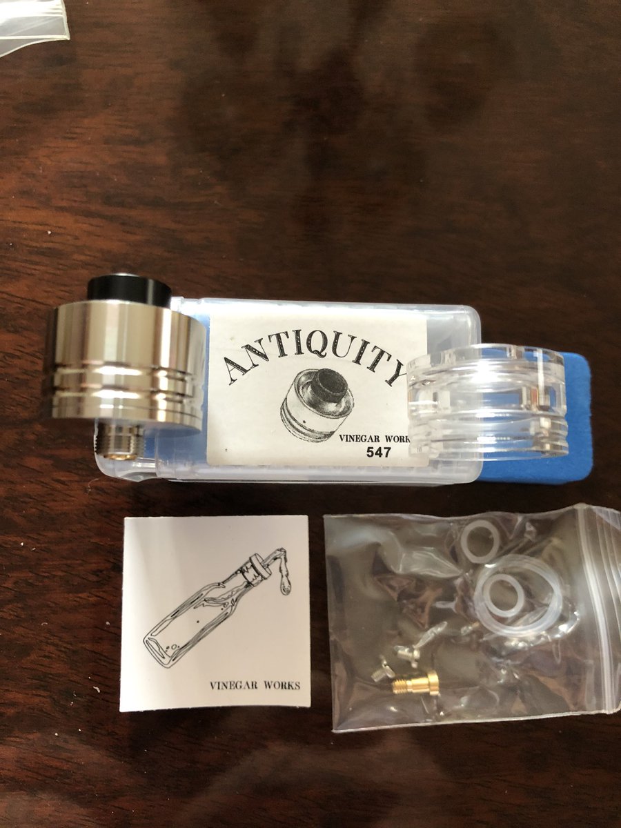 Danny07590579's tweet photo. 本日の着弾！　第2段目！！

待ってました！　　

ANTIQUITYとクリヤキャップ

#VAPE好きと繋がりたい 
#vape 
#ANTIQUITY https://t.co/pS2Cvm1Twb