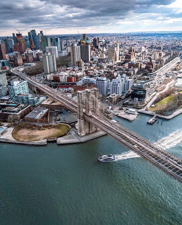 Feliz Cumpleaños número 137 Puente de Brooklyn!! Una de las maravillas de New York!