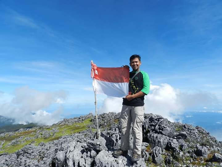 budi_peak's tweet photo. titik tertinggi di Maluku
Gunung Binaiya dengan ketinggian 3027 MDPL
puncak gunung ini memiliki dua(2) 
Puncak TALAISIPU masyarakat Seram Utara di desa KANIKEH menyebutnya.
Puncak SIALE Masyarakat Seram Selatan di desa PILIANA biasa menyebutnya. https://t.co/o4k93wKfSd