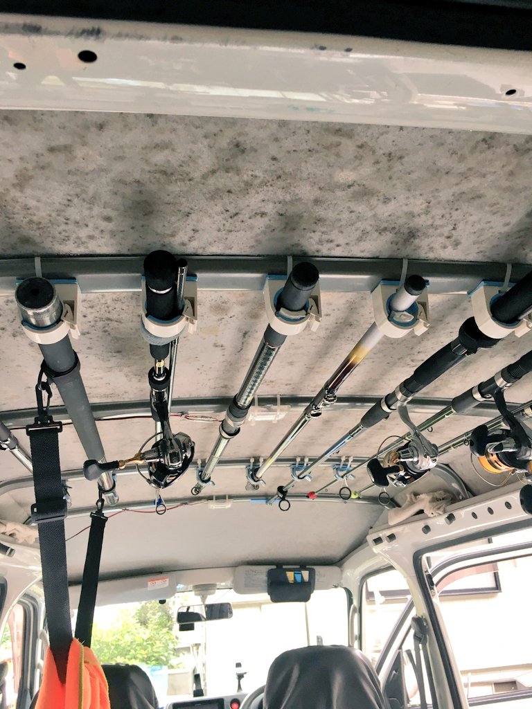 Kaz 車中泊 ハイゼットの天井を張り替えました 釣りや車中泊で大活躍のハイゼット君の天井はなんとカビだらけに これでは精神衛生上よろしくないのでdiyで張り替えてしまいました T Co 2lrlwyk8tu Twitter