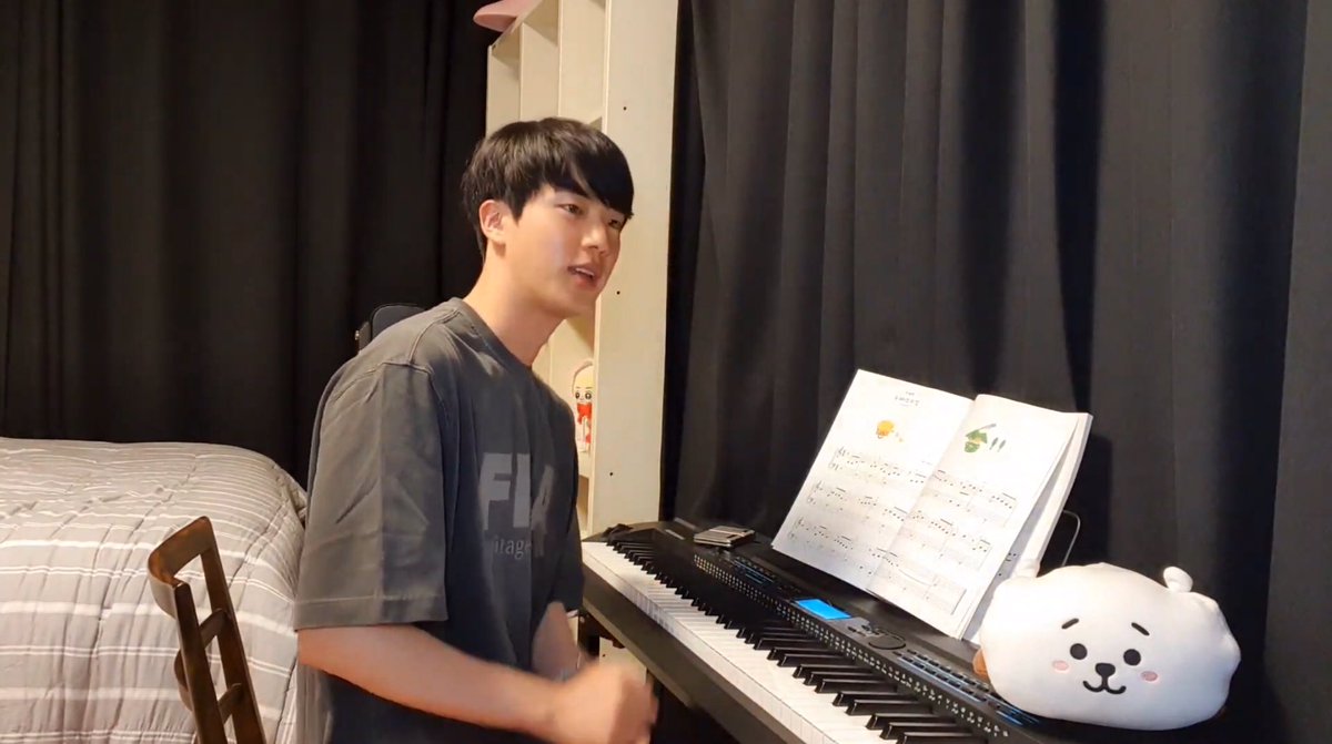 Jin learning how to play the piano on crack; a short but relatable thread
