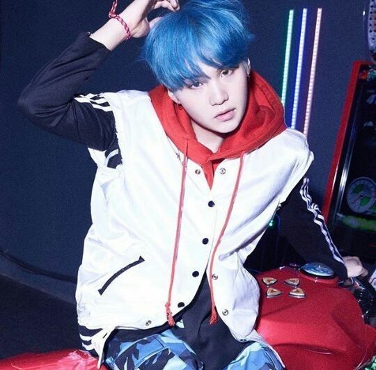 yoongi with blue/turquoise hair a necessary thread: