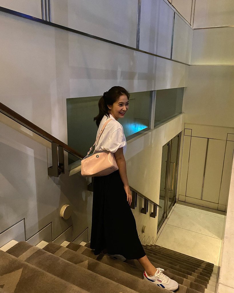 เหมือนใส่ชุดนักศึกษาเลยอ่ะ ละเหมือนเรียนจุฬา55555555