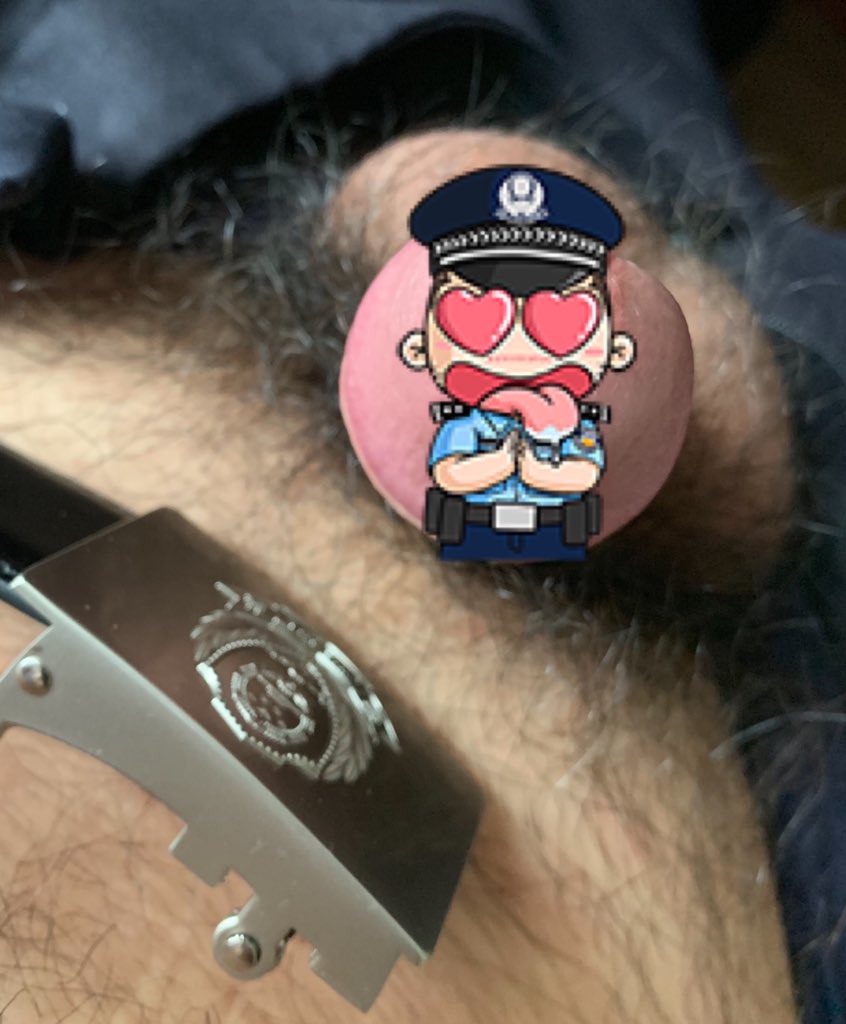 PoliceBear3's tweet photo. 来，跪舔…… https://t.co/HzQoaxSmHC