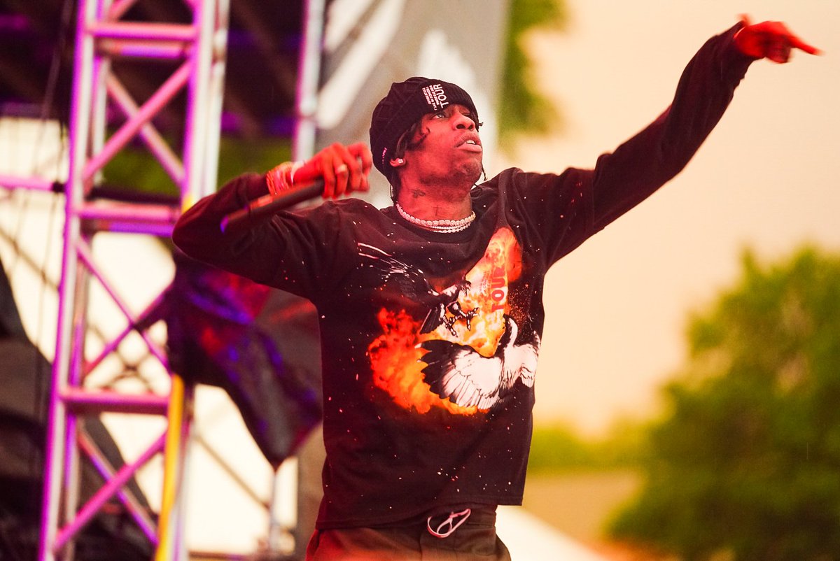 Go953mn's tweet photo. Our final performance of #BFGS: @trvisXX
Catch Travis Scott's set on the @summitbeer stage 🍻
📻: https://t.co/nizAsjTGEi
📷: @Darin_K_ https://t.co/1VhC38Q8uP