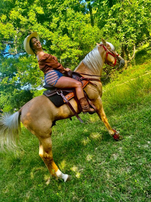 @GoDjJboss Thanks for the ride! 🐴 https://t.co/6M4pERLIgt<a class="tags" target="_blank" title="On Twitter" href="/?out=eyJ0eXAiOiJKV1QiLCJhbGciOiJIUzUxMiJ9.eyJpYXQiOjE3MjEwMzE4NDQsImlzcyI6InR3cG9ybnN0YXJzLmNvbSIsIm5iZiI6MTcyMTAzMTg0NCwiZXhwIjoxNzUyNTY3ODQ0LCJyZWRpcmVjdF91cmwiOiJodHRwczovL3R3aXR0ZXIuY29tL0dvRGpKYm9zcyJ9.OTuyuZWTcJNZetzKWodh7HJ2d8C2dvu_y7zI-zhMqWdGTzYVl4dv8u3p73-tL6elUYcI47_Od2QmSq3asKxBvQ">@GoDjJboss</a><a href="/tag/milf"class="tags"><span>#milf</span></a>