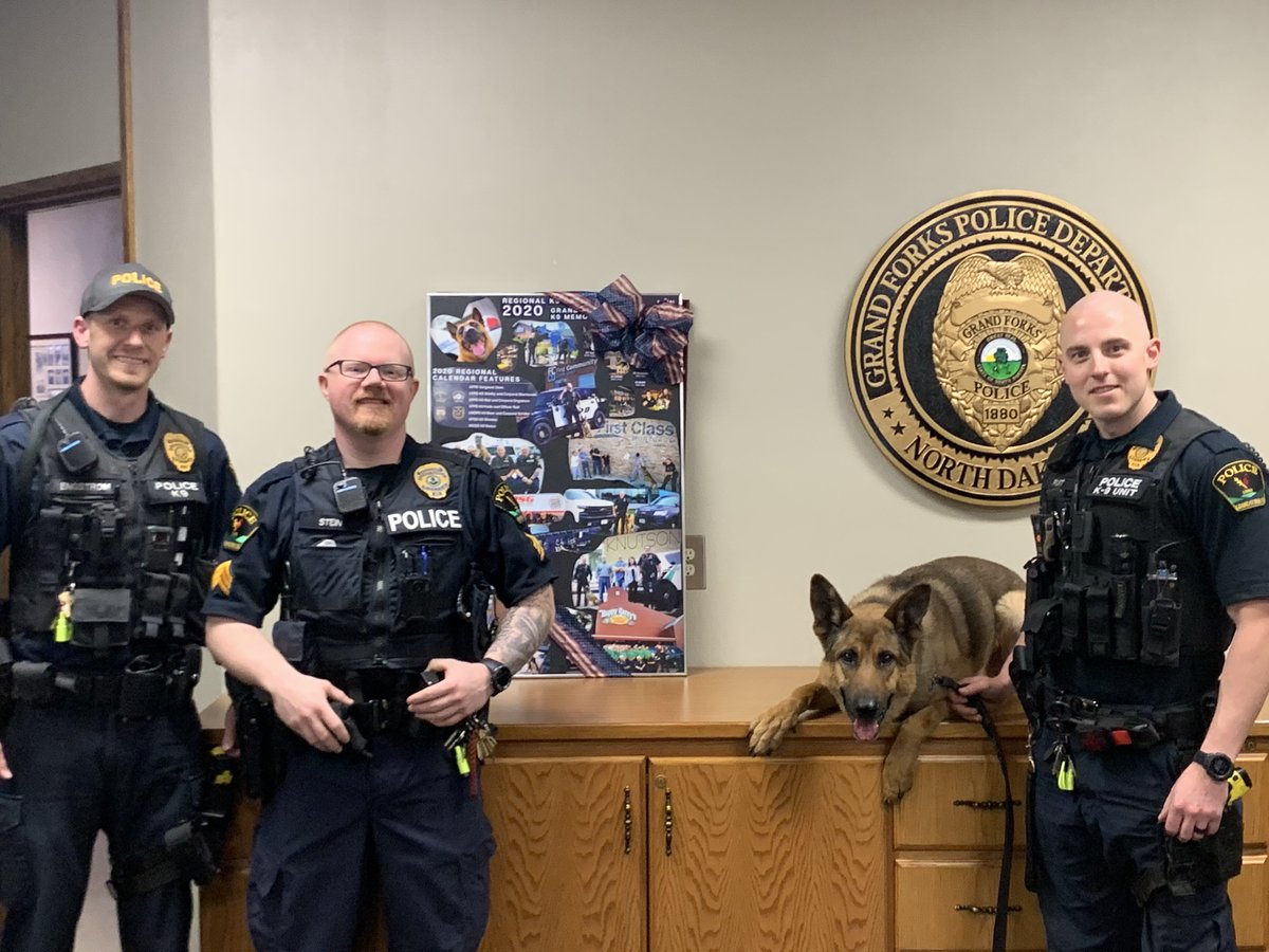 GrandForksPD's tweet photo. The K9 Unit discovered a great surprise in the lobby of the Police Department today! A special Thank You to Suellen for this awesome gift! #gfpdK9 #K9 #GFPDK9unit #whosagooddog #bestdogsaround #grandforks #K9Shelby #K9Riot #K9Kade #gfpd https://t.co/nibEqsMZMV